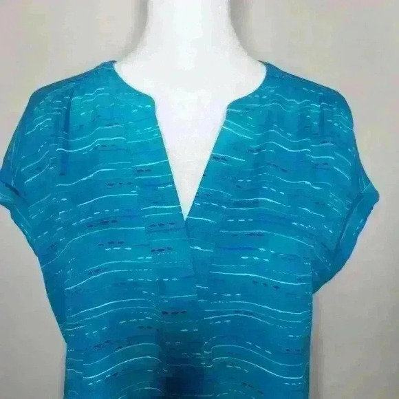 Apt. 9 women's blue geometric blouse size medium - Picture 4 of 7